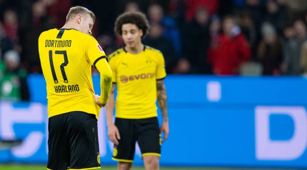 Mưa bàn thắng và sự sụp đổ trong 60 giây của Dortmund