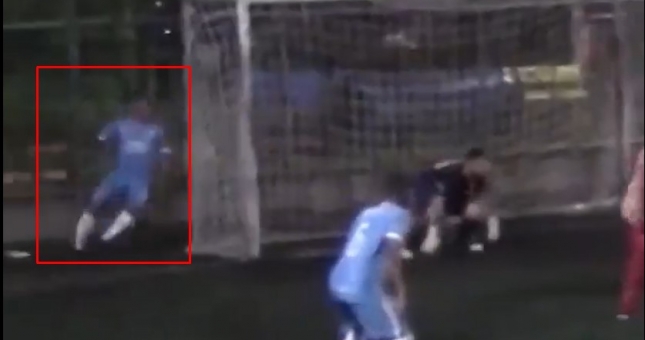 VIDEO: Tiền đạo chạy chỗ cực 'dị' và pha phạt góc có 1-0-2