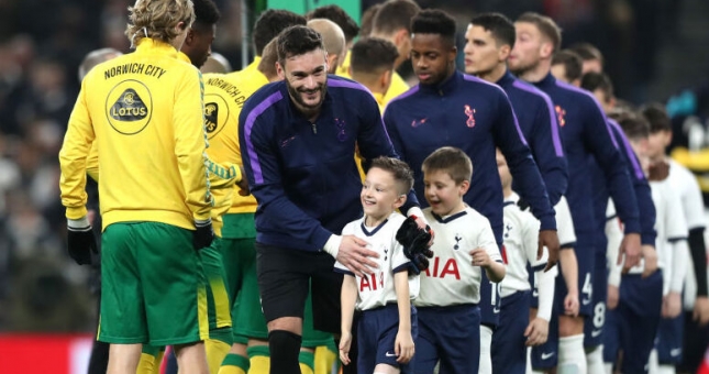 Sự thật về các em bé làm Mascot tại Ngoại hạng Anh