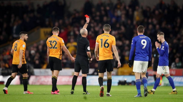 VAR vào cuộc, Wolves chia điểm với 10 người của Leicester