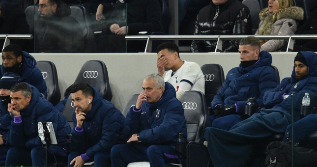 Mourinho lại 'đặc biệt' với màn xem đá penalty không giống ai