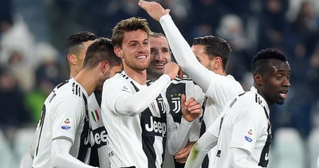 NÓNG: Đồng đội Ronaldo dương tính với Covid-19 