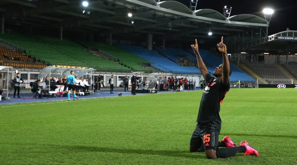 CĐV MU: 'Hãy trao ngay bóng vàng cho Ighalo'