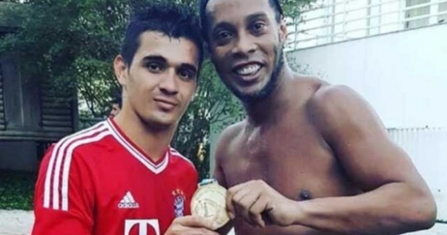 Bạn tù dành món quà đặc biệt cho sinh nhật Ronaldinho