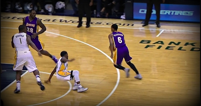 VIDEO: Top 10 pha 'làm nhục' đối thủ trên sân bóng rổ