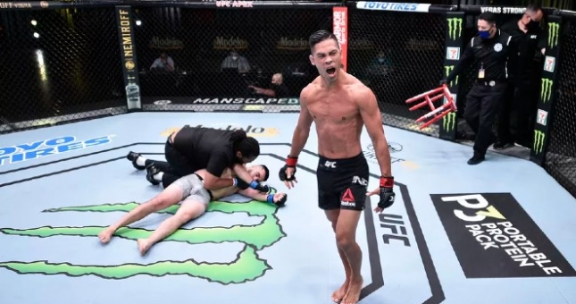 Võ sĩ gốc Việt hạ đối thủ chóng vánh sau 30 giây tại UFC
