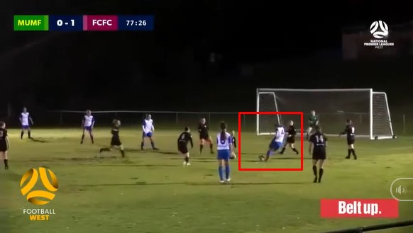 VIDEO: Nữ cầu thủ ghi bàn thắng rabona thách thức mọi chuyên gia