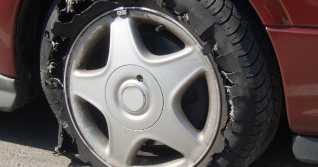 Kinh nghiệm xử lý khi bị nổ lốp xe