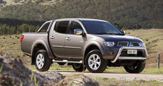 Dưới 300 triệu nên mua xe bán tải cũ nào?