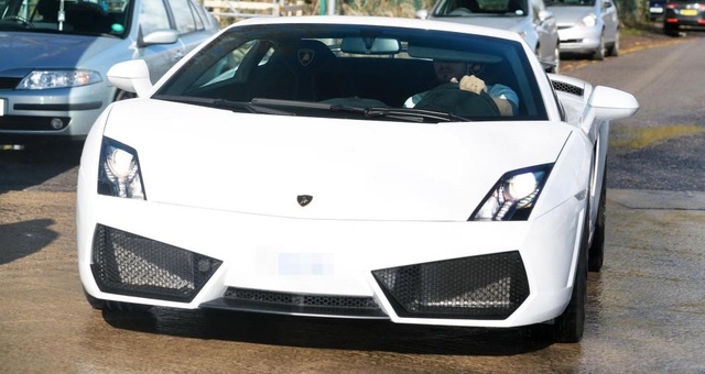 Vô địch League Cup, sao MU một bước lên đời xe đắt gấp 10