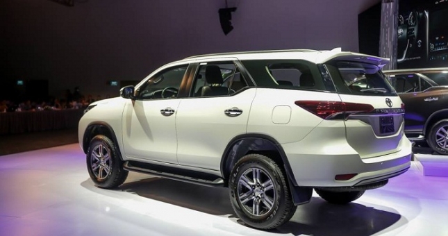 Ô tô giảm giá 200 triệu: Xe nhập gây chấn động thị trường