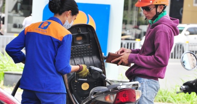 Xăng lại giảm giá nhỏ giọt lần thứ 3 liên tiếp