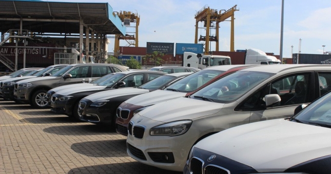 Lượng ô tô nhập khẩu về Việt Nam bất ngờ giảm mạnh