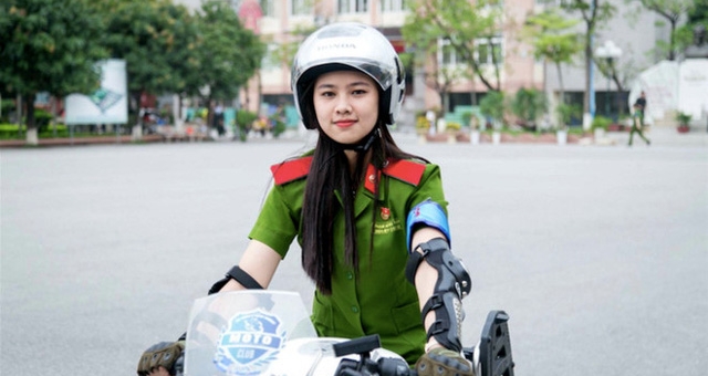 Ngây ngất với nữ cảnh sát xinh đẹp, giỏi võ, mê PKL