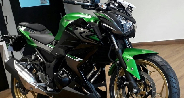 Naked bike giá rẻ Kawasaki Z250 2017 xuất hiện tại đại lý