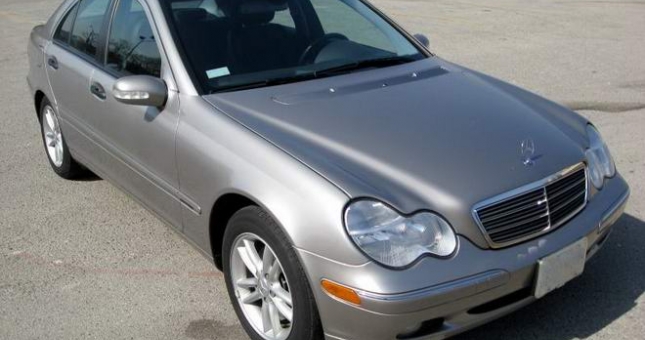 Với 300 triệu đồng ở Việt Nam mua được xe sang bình dân nào?