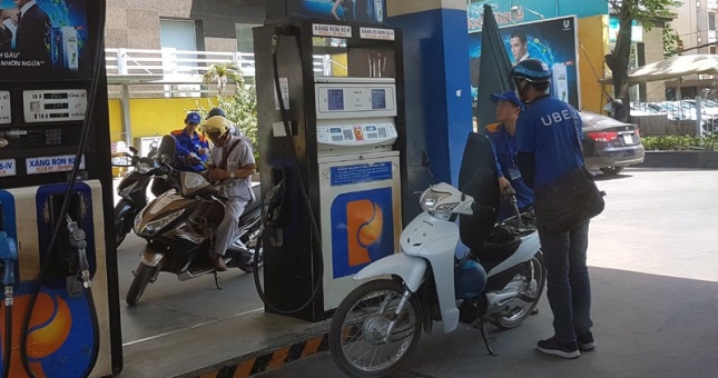 Giá xăng sẽ tăng mạnh vào ngày mai?