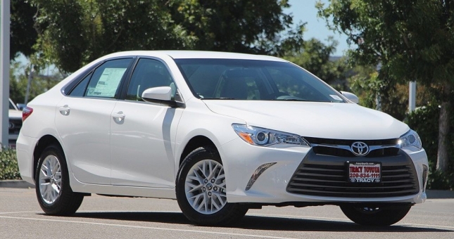 Toyota Camry sắp ra phiên bản mới giá rẻ hơn ở Việt Nam