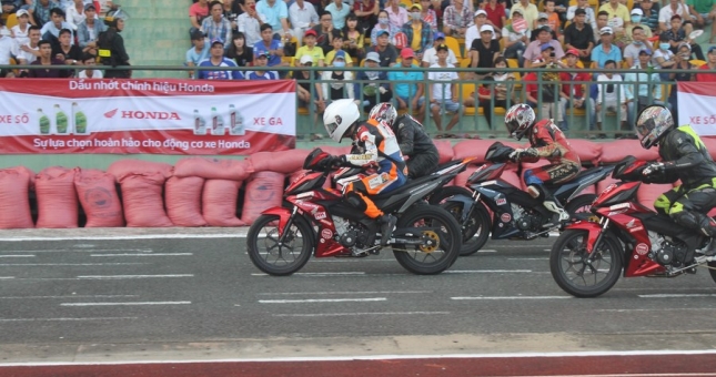 Tết Độc Lập cùng 'khói xăng' nơi miền “Gạo trắng nước trong'