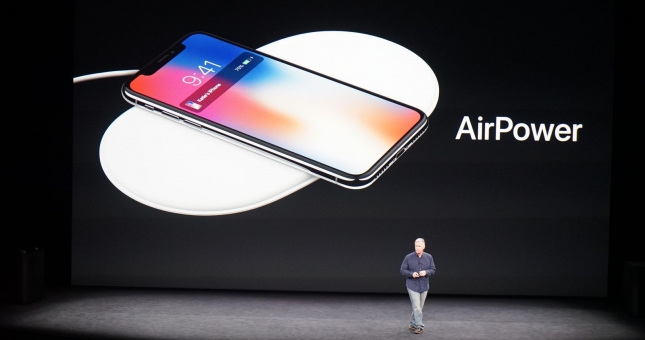 iPhone 8 và iPhone X có thể sạc không dây trên ô tô nào ?