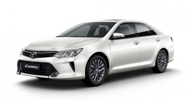Ô tô Camry giảm 120 triệu đồng: Cú 'down' giá khó tin