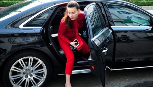 Hồ Ngọc Hà 'chơi' siêu xe không thua kém Cường Đô-la