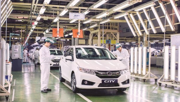 Điều kiện kinh doanh nhập khẩu ô tô - Lợi cho ai?