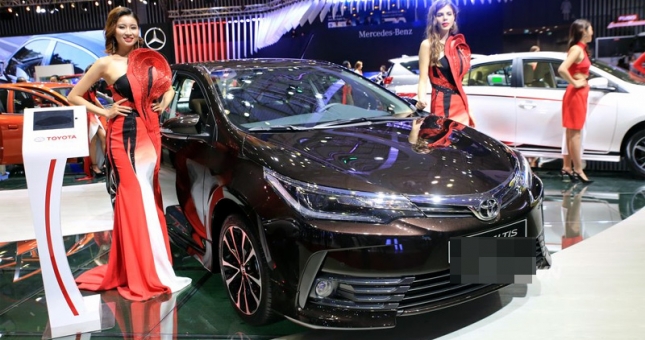 Toyota đồng loạt giảm giá: Ô tô 2018 xuống giá kịch sàn