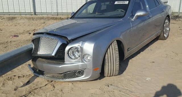 Xe siêu sang 7 tỷ bị tai nạn đang rao bán 300 triệu đồng