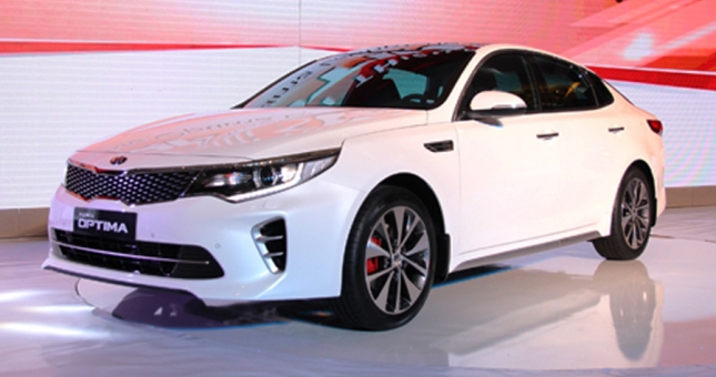 Ô tô Kia giảm 80 triệu, hàng tồn 'down' giá cuối năm