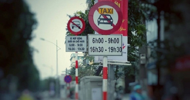 Hà Nội: Cấm Uber, Grab theo giờ ở 13 tuyến phố