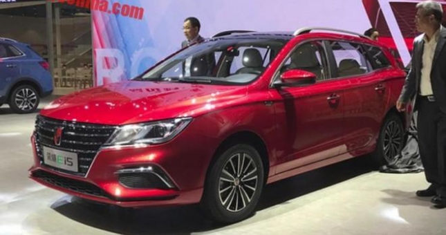 Ô tô điện giá 350 triệu đồng gây sốt toàn thị trường