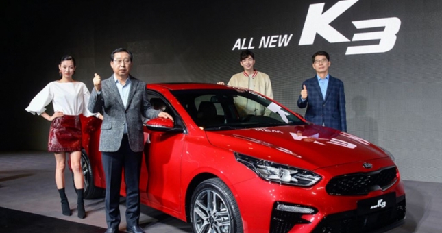 KIA K3 2018 vừa được ra mắt, giá chỉ từ 318 triệu đồng