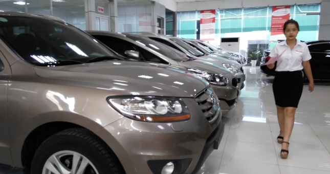 Đâu là 'thủ phạm' khiến giá xe ô tô vẫn cao tại Việt Nam?