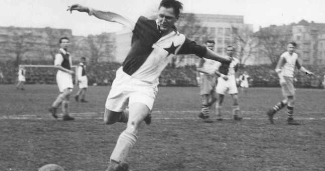 Josef Bican: Tay săn bàn vĩ đại bị lãng quên trong dòng lịch sử