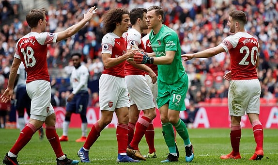 VIDEO: Thủ môn Leno cứu thua khó tin trước Tottenham