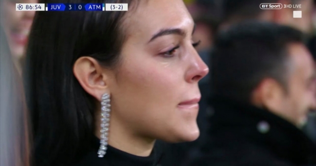 Bạn gái rơi lệ khi chứng kiến Ronaldo lập hat-trick 