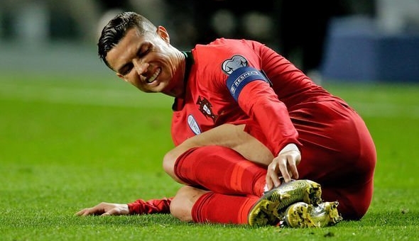 NÓNG: Sau Messi, đến lượt Ronaldo dính chấn thương