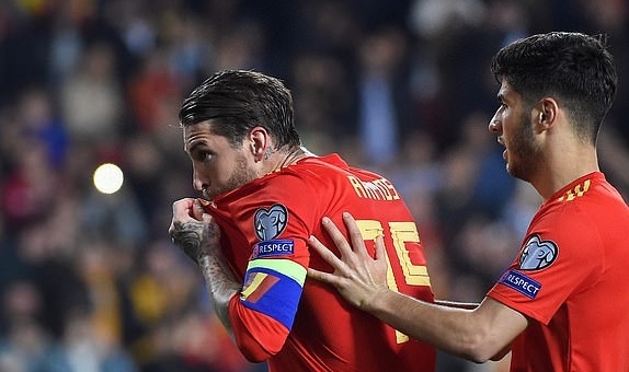 Tây Ban Nha giành chiến thắng vất vả trước Na Uy