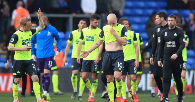 NÓNG: Xác định CLB đầu tiên xuống hạng tại Ngoại hạng Anh