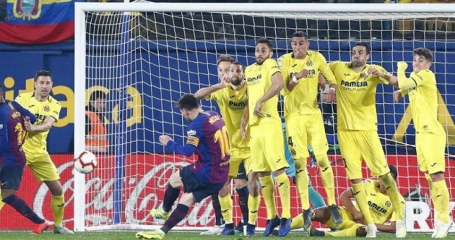 VIDEO: Ngả mũ trước siêu phẩm đá phạt đẳng cấp của Messi