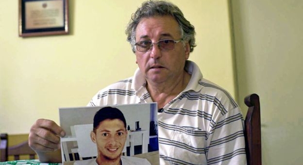 Cha của Sala: 'Họ đã bỏ rơi con trai tôi như một con chó'