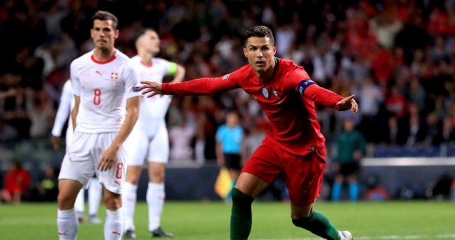 HLV Santos: 'Ronaldo là một thiên tài của bóng đá'