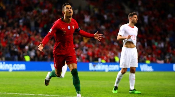 Ronaldo lập hat-trick giúp Bồ Đào Nha vào chung kết Nations League