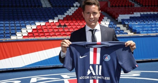 Chia tay MU, Herrera chính thức gia nhập PSG