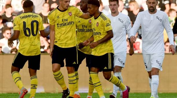 Arsenal đánh bại đối thủ sau loạt đá penalty cân não