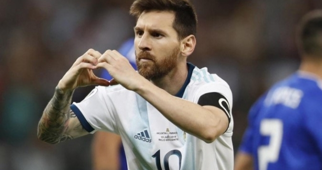 Messi trở lại đội tuyển Argentina sau lệnh cấm