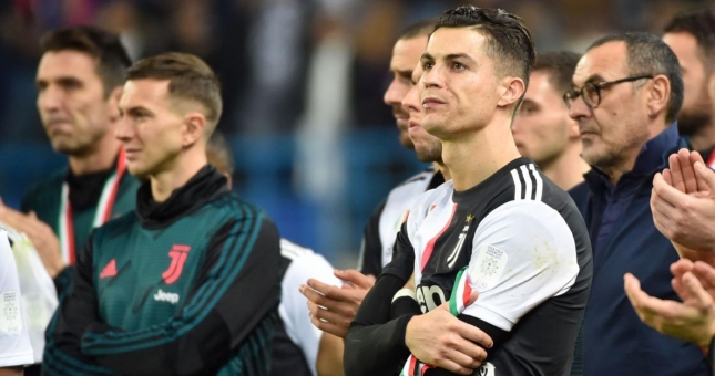 HLV Sarri bảo vệ Ronaldo sau trận thua tại Siêu cúp Italia