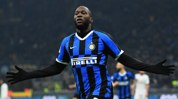 Lukaku lập cú đúp giúp Inter Milan vào tứ kết Cúp quốc gia Ý