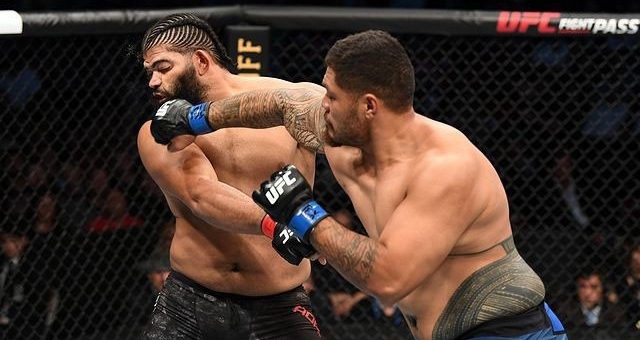 VIDEO: Võ sĩ tung cú đấm 'trời giáng' hạ knock-out đối thủ